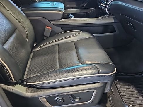 Used 2021 RAM 1500 Limited w/ Body Color Bumper Group image 15