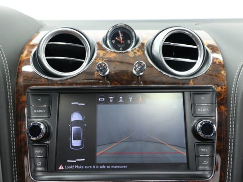 Used 2017 Bentley Bentayga AWD/4WD image 39