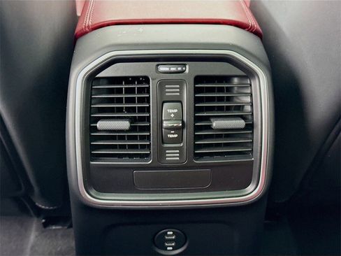 New 2026 Porsche Macan image 28