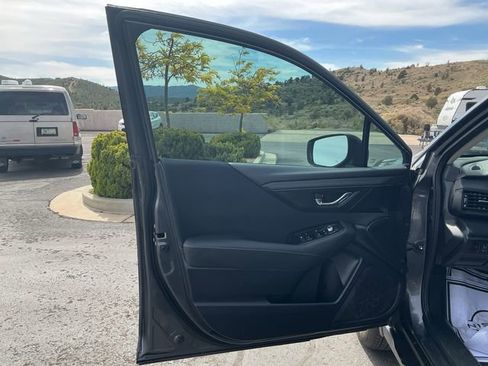 Used 2025 Subaru Outback Premium AWD/4WD image 18