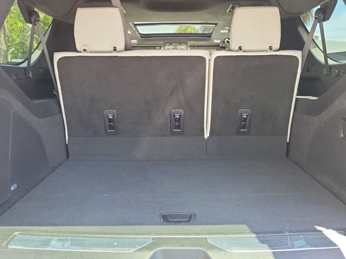 Used 2025 Cadillac Escalade ESV Sport Platinum AWD/4WD image 6