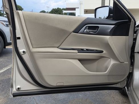 Used 2014 Honda Accord LX image 15
