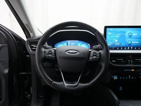 Used 2023 Ford Escape Platinum image 4