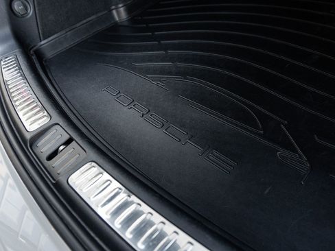 Certified 2025 Porsche Macan AWD/4WD image 26