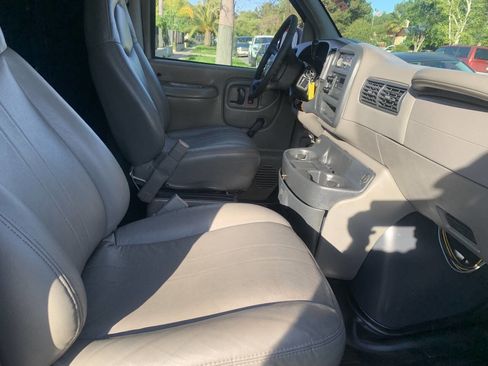 Used 2000 Chevrolet Express 1500 image 8