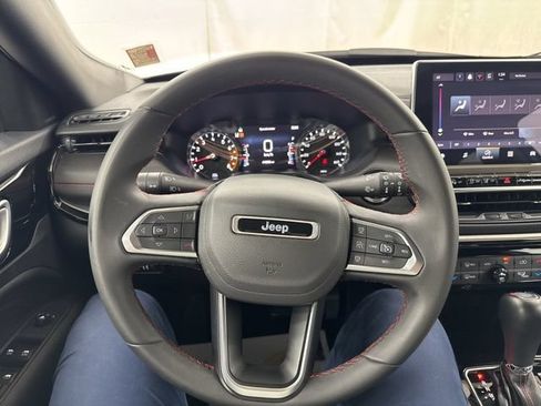 Used 2025 Jeep Compass Trailhawk AWD/4WD image 26