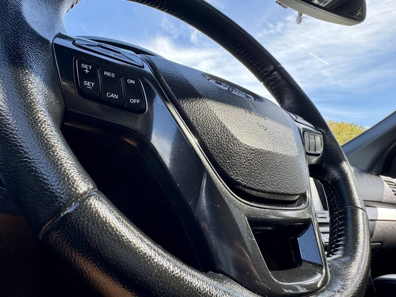 Used 2017 Ford Explorer XLT w/ Equipment Group 202A AWD/4WD image 16