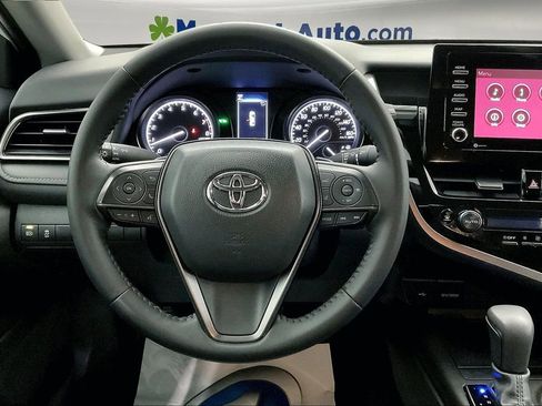 Used 2024 Toyota Camry SE image 6