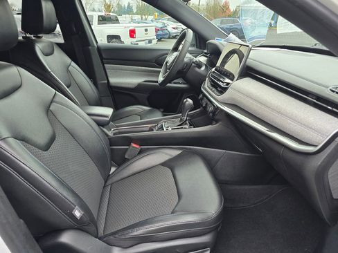 Used 2024 Jeep Compass Latitude image 5