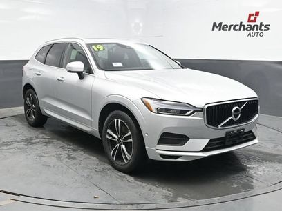 Used 2019 Volvo XC60 T6 Momentum w/ Multimedia Package