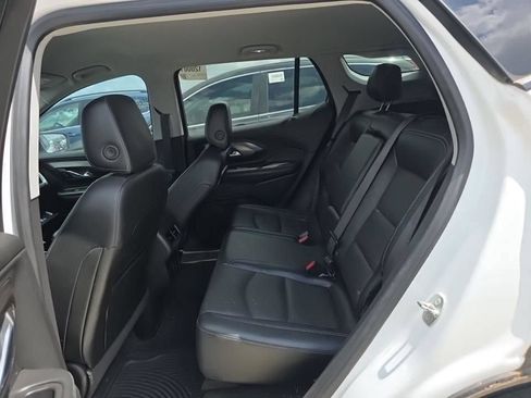 Used 2023 GMC Terrain SLT w/ Tech Package FWD image 8