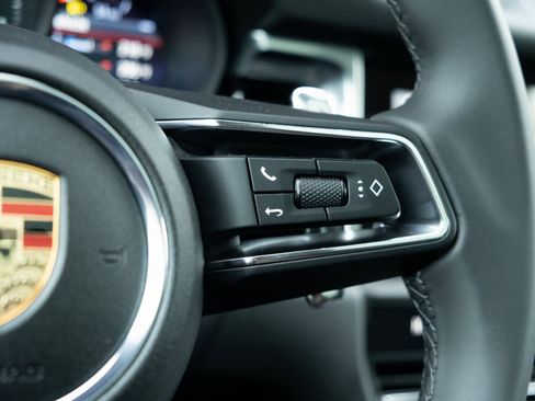 Certified 2025 Porsche Macan image 27