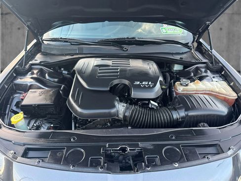 Used 2018 Chrysler 300 S AWD/4WD image 11