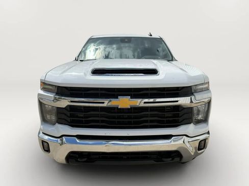 Used 2024 Chevrolet Silverado 2500 LT w/ Convenience Package AWD/4WD image 3