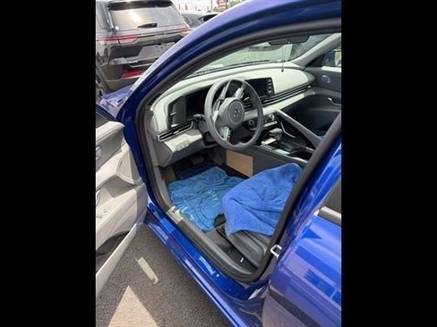 Used 2023 Hyundai Elantra Blue FWD image 2