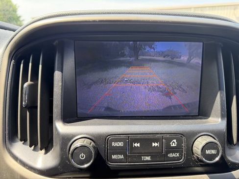 Used 2015 Chevrolet Colorado Z71 AWD/4WD image 16
