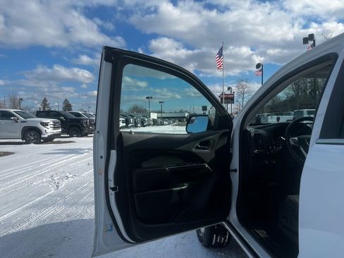 Used 2020 GMC Canyon SLE w/ SLE Convenience Package image 14