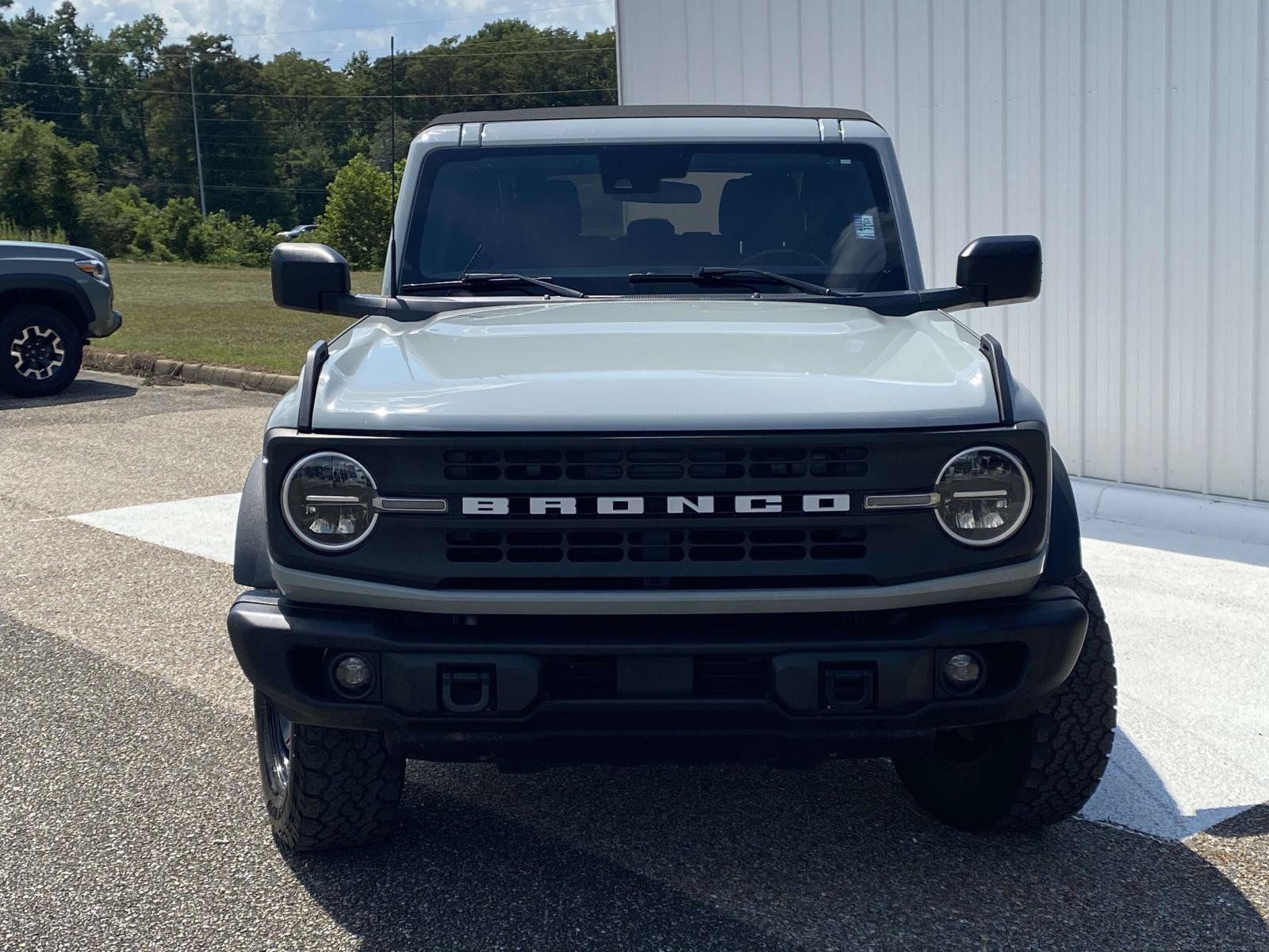 Used 2022 Ford Bronco Black Diamond AWD/4WD image 2