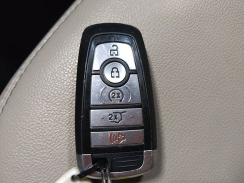 Used 2022 Ford Explorer Limited image 32