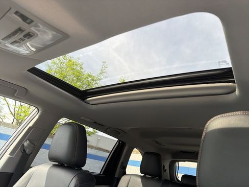 Used 2019 Toyota Highlander XLE image 11