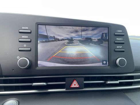 Used 2023 Hyundai Elantra SEL image 12