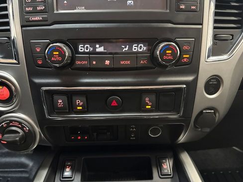 Used 2018 Nissan Titan SV w/ SV Convenience Package AWD/4WD image 20