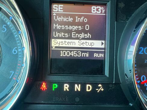 Used 2016 Chrysler Town & Country Touring FWD image 8