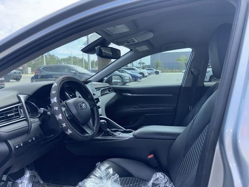 Used 2023 Toyota Camry SE w/ Convenience Package image 6