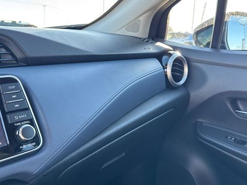 Used 2023 Nissan Versa SV image 31