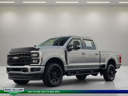 Used 2024 Ford F250 XLT w/ Black Appearance Package AWD/4WD image 8