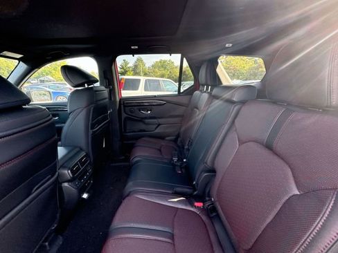 Certified 2025 Honda Pilot Black Edition image 23