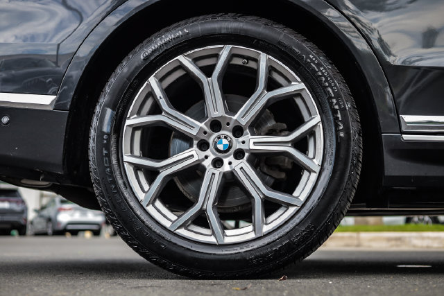 Used 2020 BMW X7 xDrive40i w/ Cold Weather Package AWD/4WD image 14