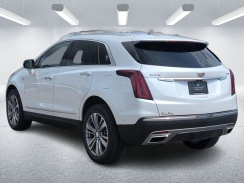 Certified 2025 Cadillac XT5 Premium Luxury w/ Technology Package FWD image 3
