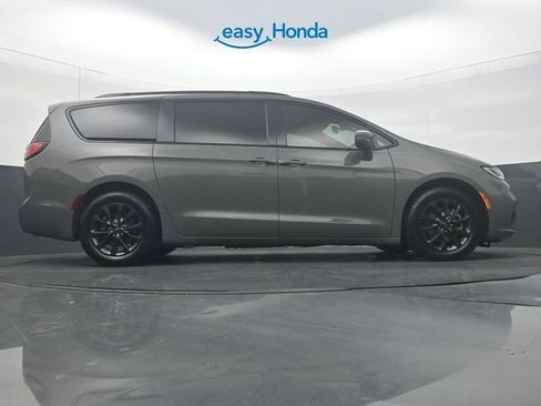 Used 2021 Chrysler Pacifica Touring-L w/ Uconnect Theater Family Group FWD image 34