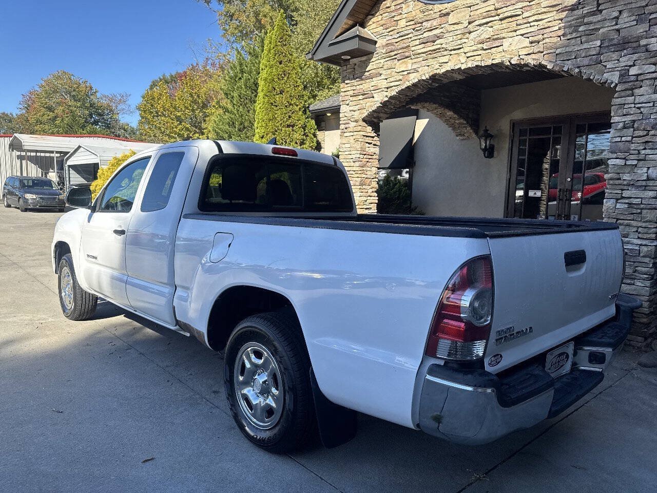 Used 2015 Toyota Tacoma 2WD Access Cab w/ SR5 Package image 3