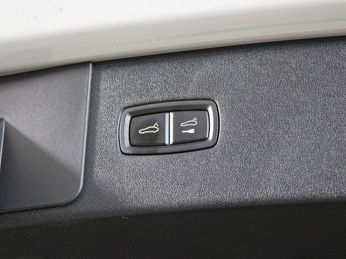 Used 2022 Porsche Cayenne Premium Pkg image 36