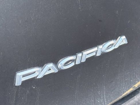 Used 2023 Chrysler Pacifica Limited image 10