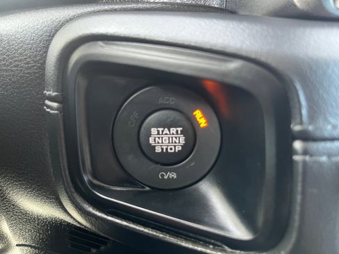 Used 2024 Jeep Wrangler Sahara image 30