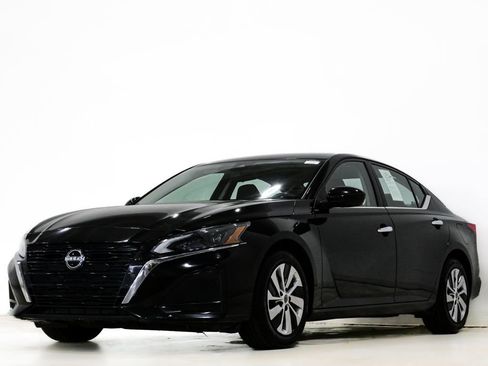 Used 2023 Nissan Altima 2.5 S image 3