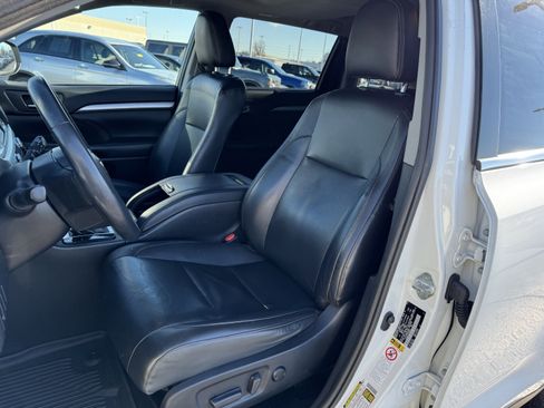 Used 2019 Toyota Highlander XLE image 25