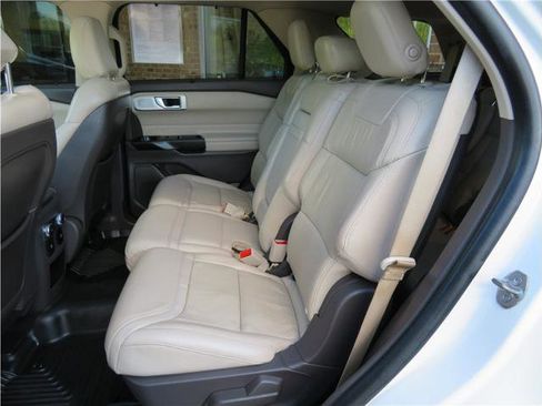 Used 2020 Ford Explorer Platinum w/ Premium Technology Package AWD/4WD image 5