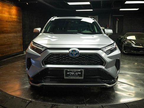 Used 2022 Toyota RAV4 SE w/ Weather & Moonroof Package AWD/4WD image 4