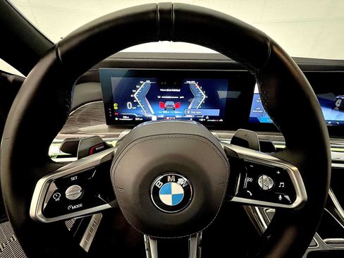 Certified 2025 BMW 760i xDrive w/ Executive Package AWD/4WD image 13
