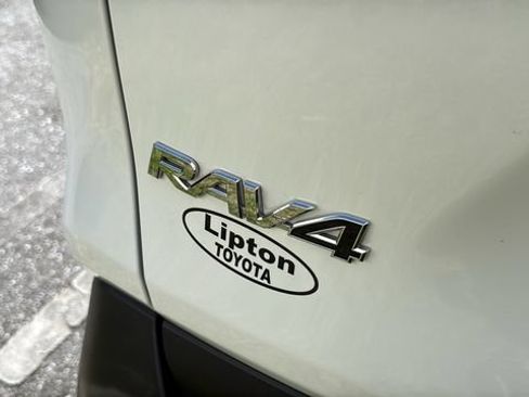 Used 2019 Toyota RAV4 XLE w/ Convenience Package AWD/4WD image 6