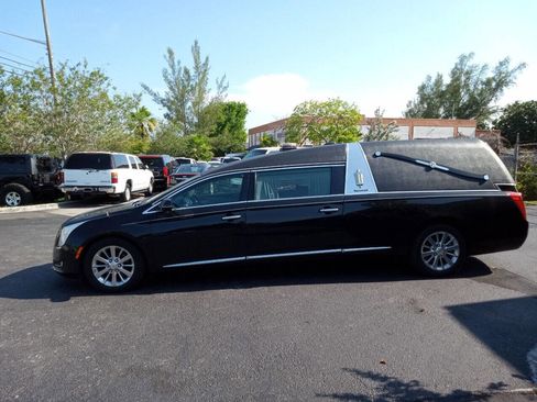 Used 2015 Cadillac XTS Hearse image 1