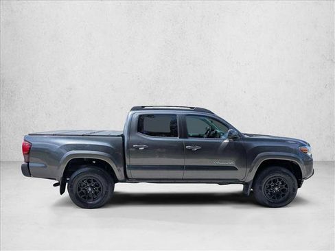 Used 2022 Toyota Tacoma SR5 AWD/4WD image 4