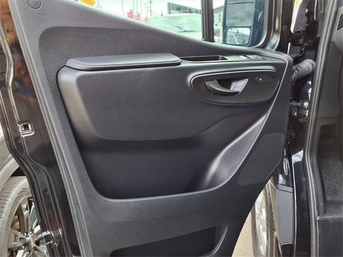 Used 2023 Mercedes-Benz Sprinter 2500 image 10