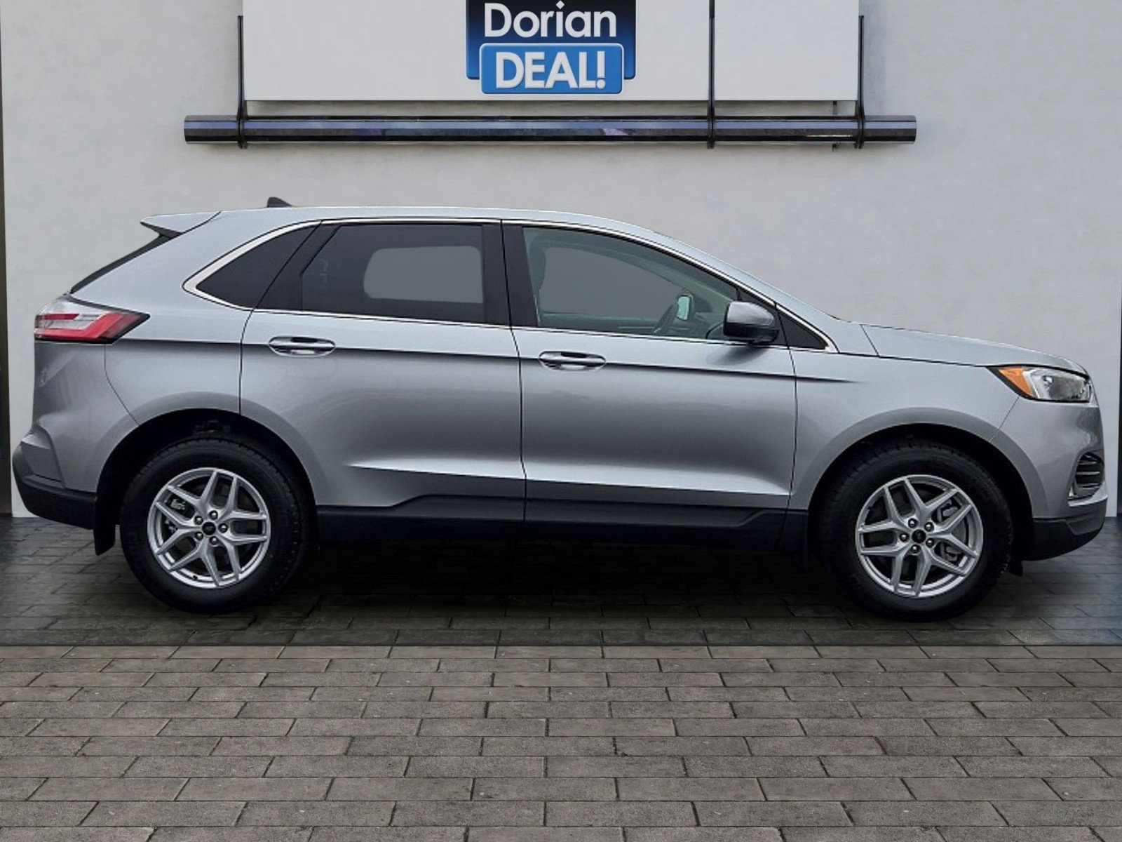 Used 2024 Ford Edge SEL w/ Convenience Package AWD/4WD image 2