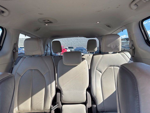 Used 2017 Chrysler Pacifica Touring-L Plus w/ Advanced Safetytec Group FWD image 9