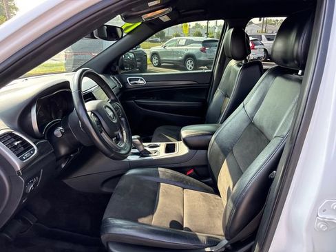 Used 2019 Jeep Grand Cherokee Altitude AWD/4WD image 6
